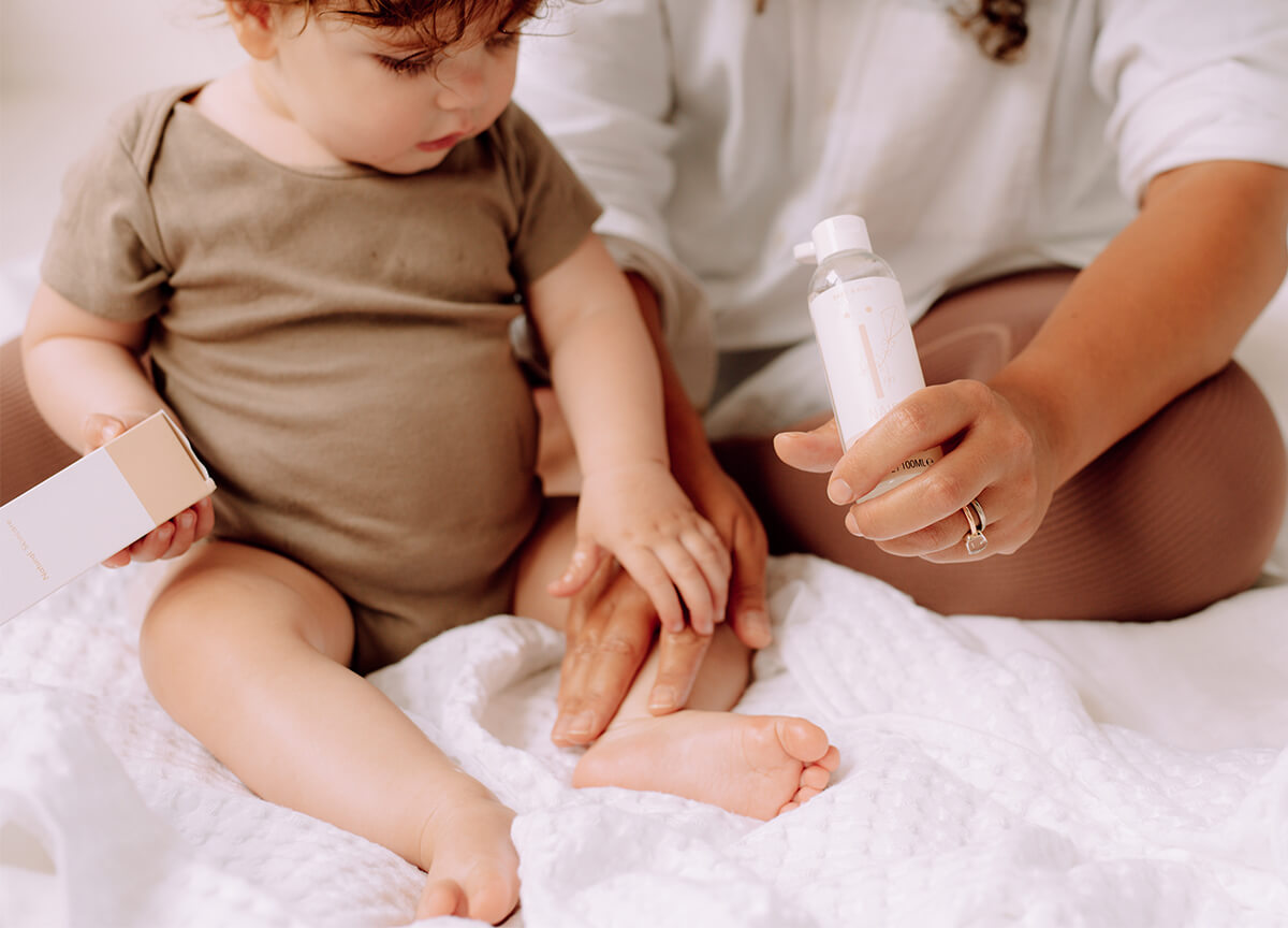 Nasveti za masažo dojenčka z masažnim oljem Naïf®