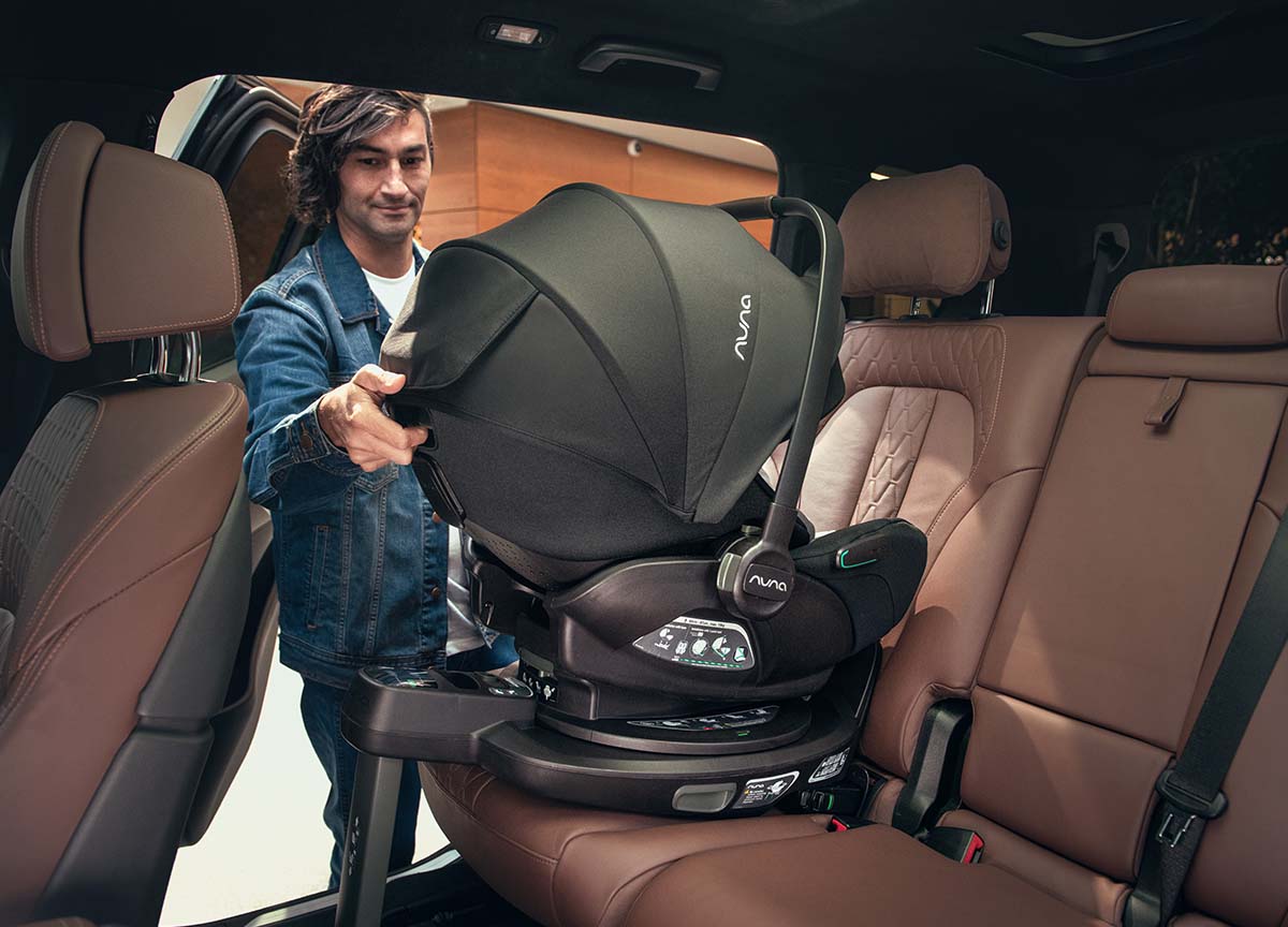 Popolno udobje in prvovrstni materiali za nemoten počitek dojenčka na poti