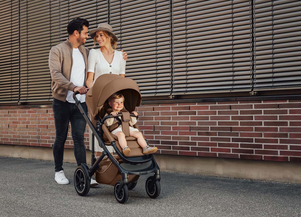 Voziček za brezskrbna družinska raziskovanja