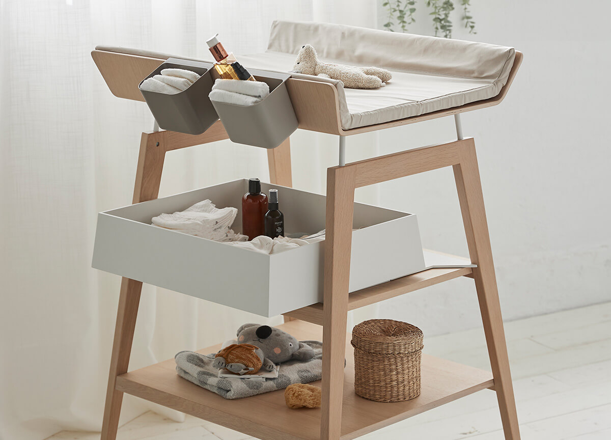 Previjalna miza za starše, ki obožujejo skandinavski dizajn