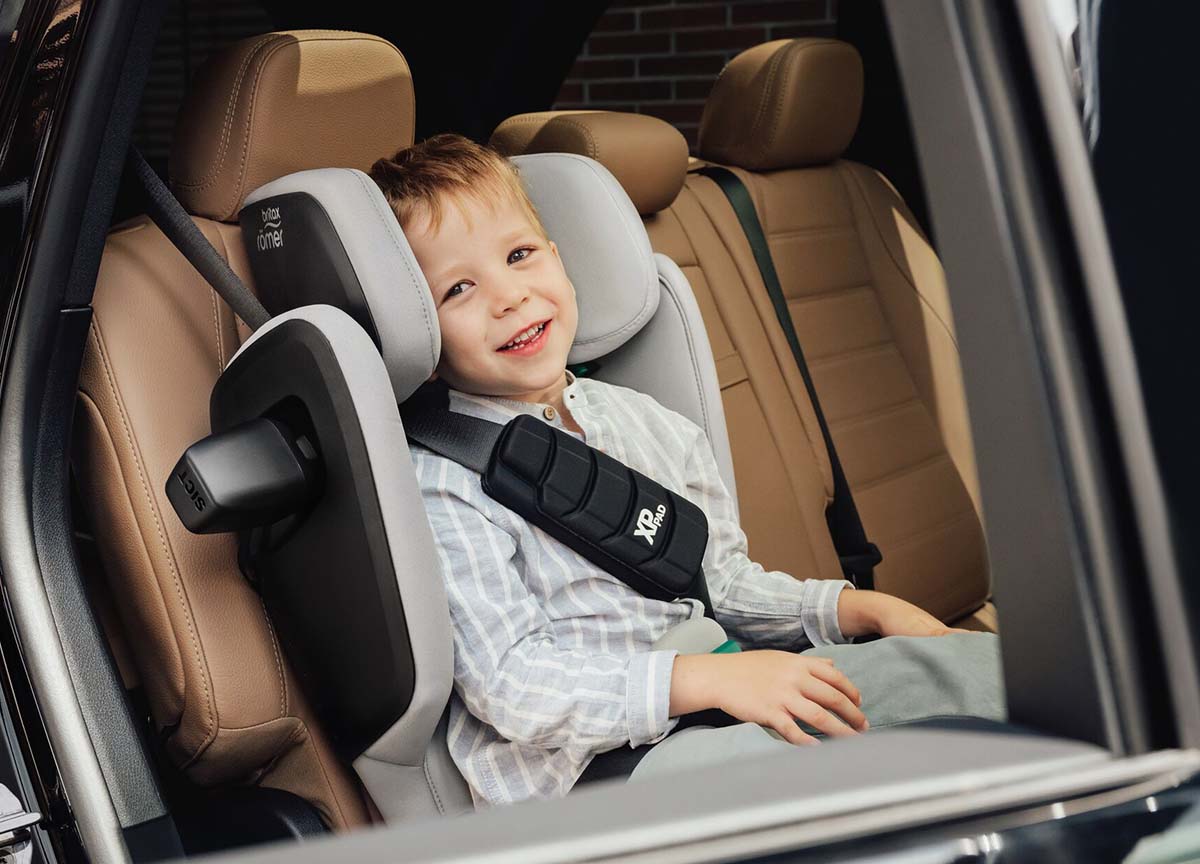 Ergonomsko oblikovan sedež v obliki črke V