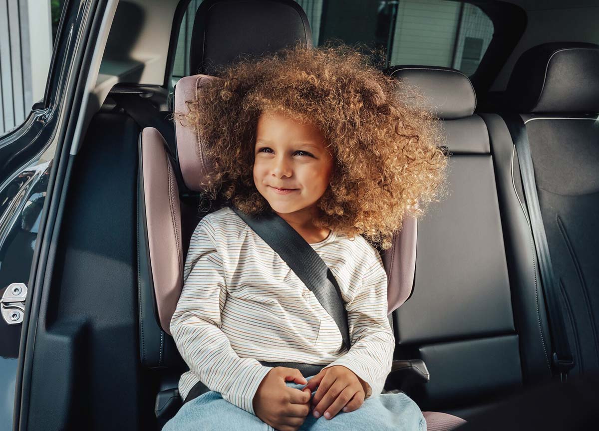 Ergonomsko oblikovan sedež v obliki črke V