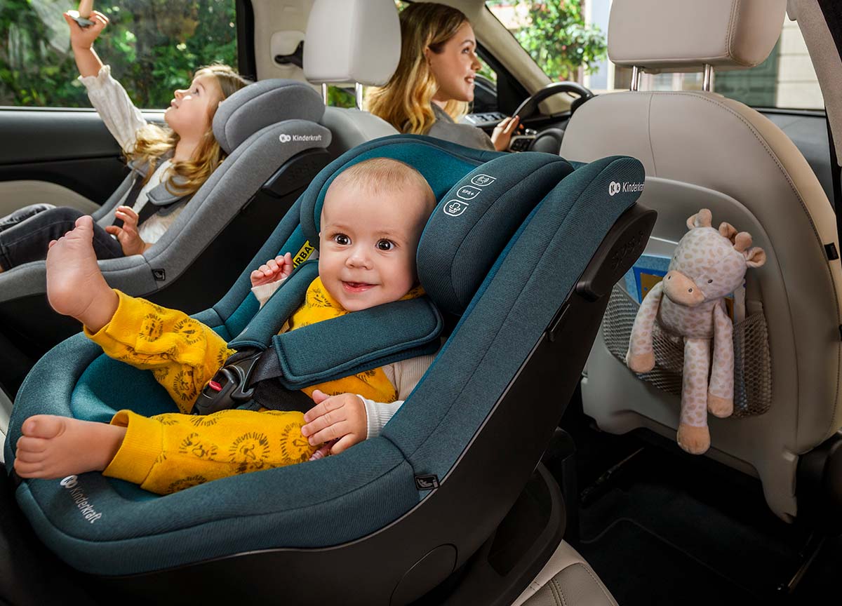 Izjemna vrtljivost otroškega avtosedeža s sistemom EASY SPIN 360°