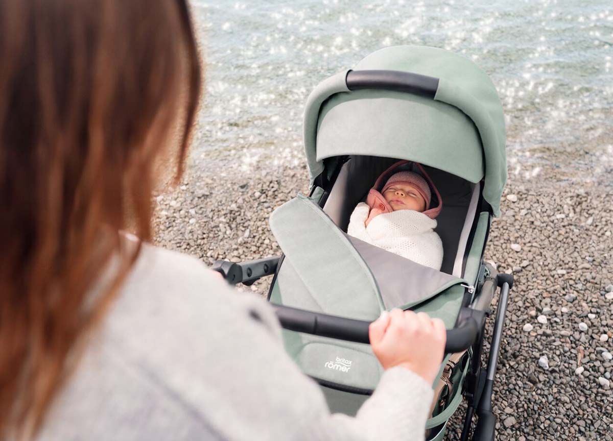 Udobna in prostorna košara za novorojenčka